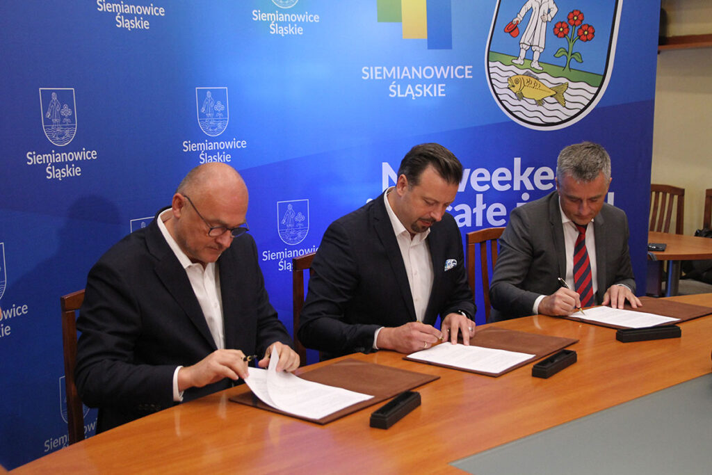 Zdjęcie sygnatariuszy listu intemcyjnego: Przemysława Sztuczkowskiego, Rafała Piecha, Krzysztofa Zoły