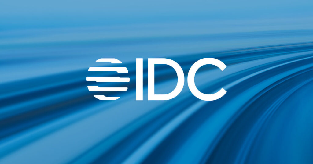 Logo: niebieskie tło, glob i napis IDC