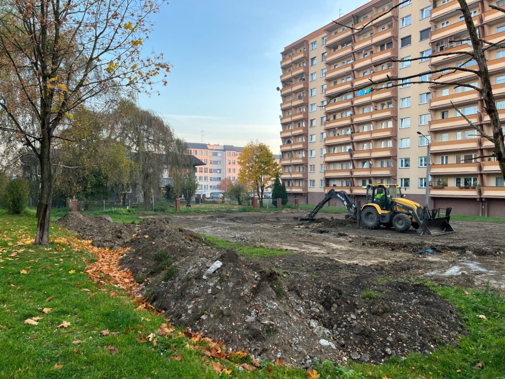 Prace budowlane na terenie pomiędzy ul. wyzwolenia 19 a ul. Stawową 18.