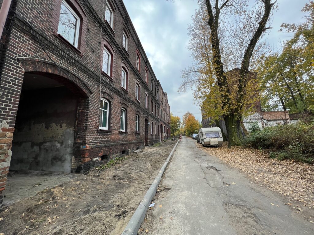 Ulica Piastowska w trakcie remontu.