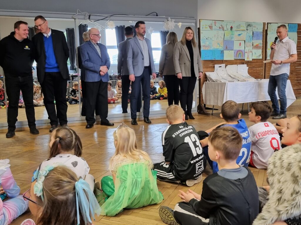 Zaproszeni goście podczas zakończenia wypoczynku dzieci w DK "Chemik"