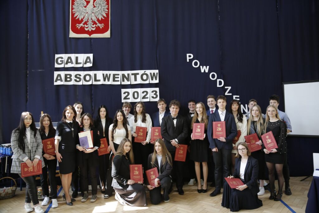 Klasa 4B wspólne zdjęcie