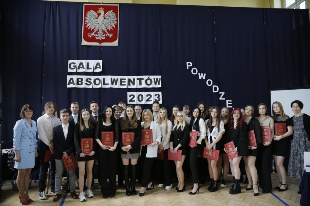 Klasa 4C wspólne zdjęcie