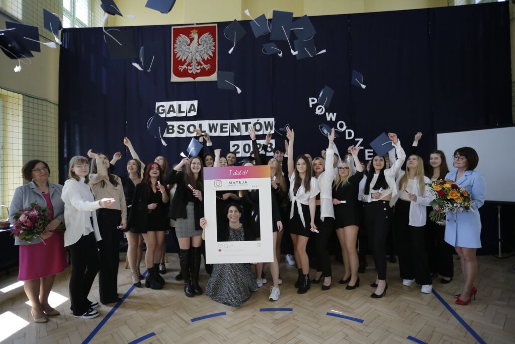 Klasa 4c wspólne zdjęcie