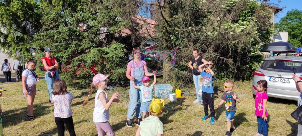 Gry i zabawy prowadzone przez animatora dla Dzieci