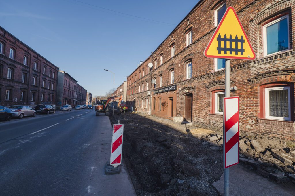 Remontowany chodnik przy ul. Bytkowskiej