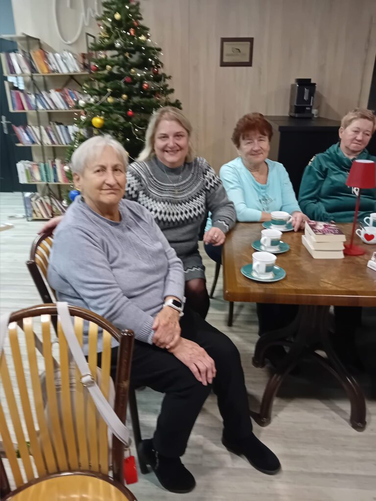 Seniorzy podczas warsztatów.