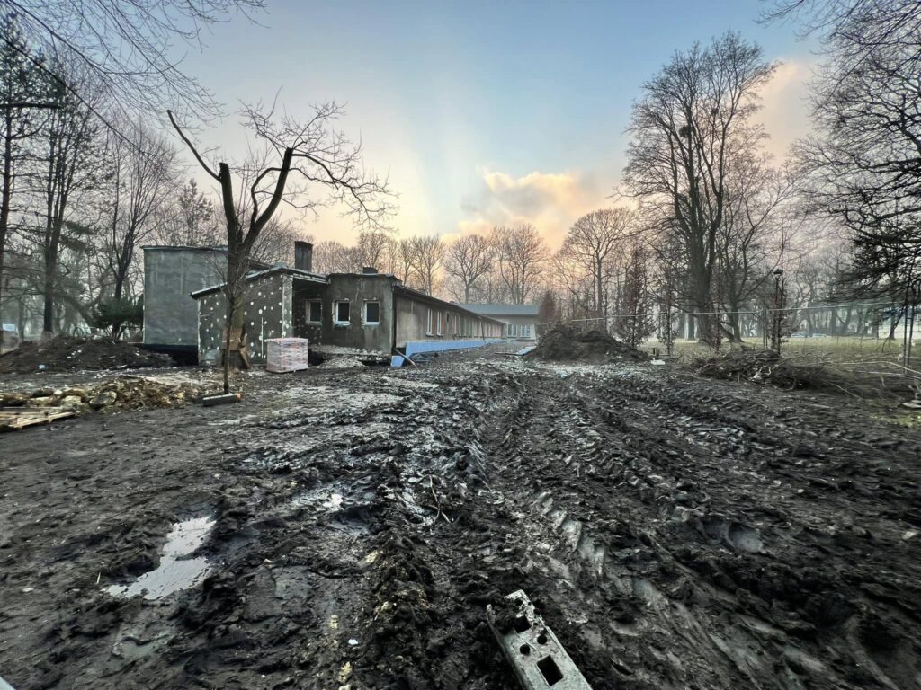 Teren wokół modernizowanego Przedszkola nr 12