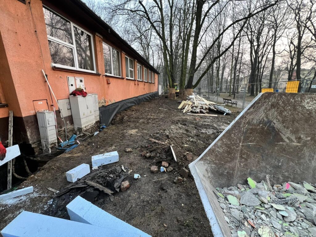 Teren wokół modernizowanego Przedszkola nr 12