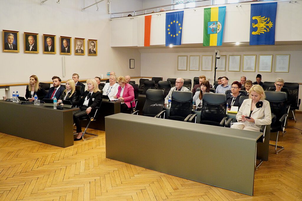 Radni w trakcie obrad 16. sesji Rady Miasta w Siemianowicach Śląskich.