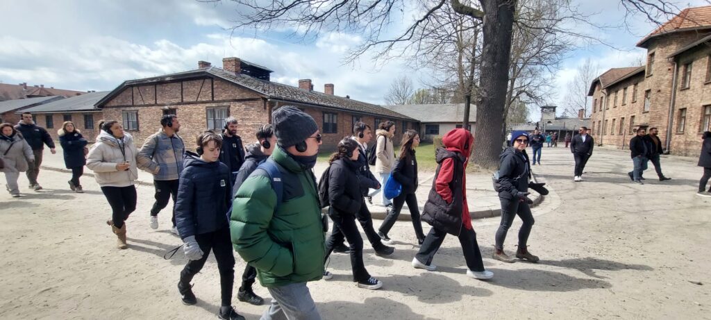 wizyta Hiszpanów w obozie Auschwitz