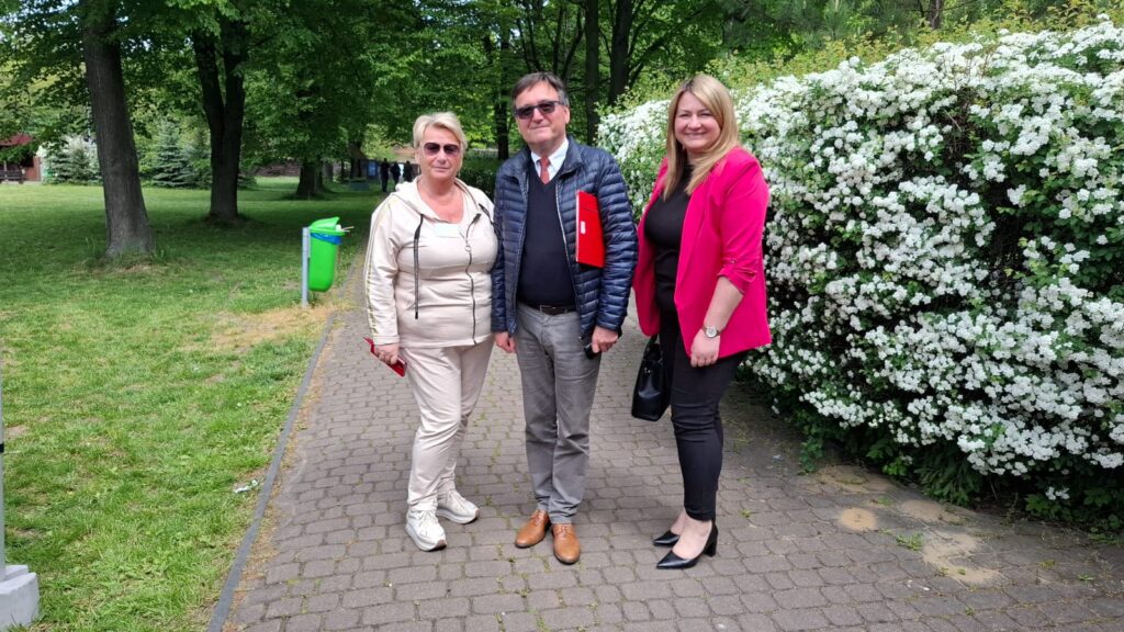 Ewa Macek – Prezes Koła nr 31 Stowarzyszenia Emerytów i Rencistów Policyjnych, Albert Majda – Rzecznik Stowarzyszenia Emerytów i Rencistów Policyjnych oraz Beata Gałecka – Drugi Zastępca Prezydenta Miasta Siemianowice Śląskie