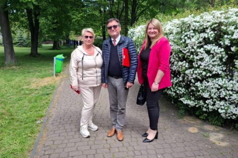 Ewa Macek – Prezes Koła nr 31 Stowarzyszenia Emerytów i Rencistów Policyjnych, Albert Majda – Rzecznik Stowarzyszenia Emerytów i Rencistów Policyjnych oraz Beata Gałecka – Drugi Zastępca Prezydenta Miasta Siemianowice Śląskie