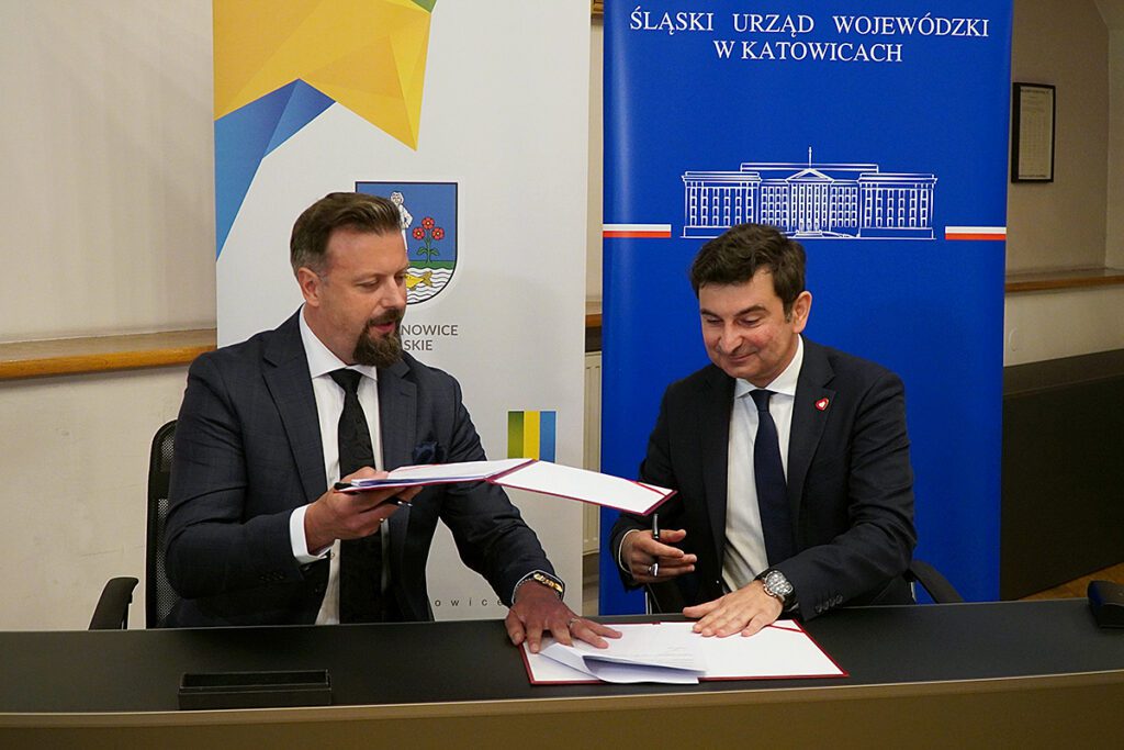 Rafał Piech, Prezydent Miasta Siemianowice Śląskie i Marek Wójcik, Wojewoda Śląski podpisali umowę, na mocy której odpady z Michałkowic zostaną usunięte.