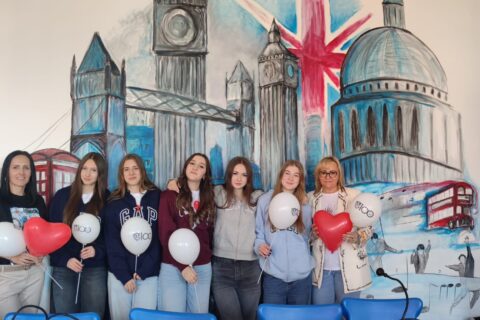 Uczennice z balonami