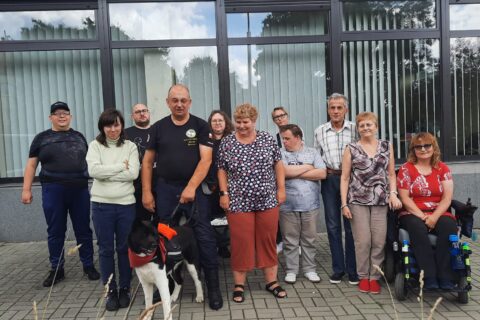 Uczestnicy letnich zajęć i warsztatów w ramach Działu Reintegracji Osób Niepełnosprawnych.