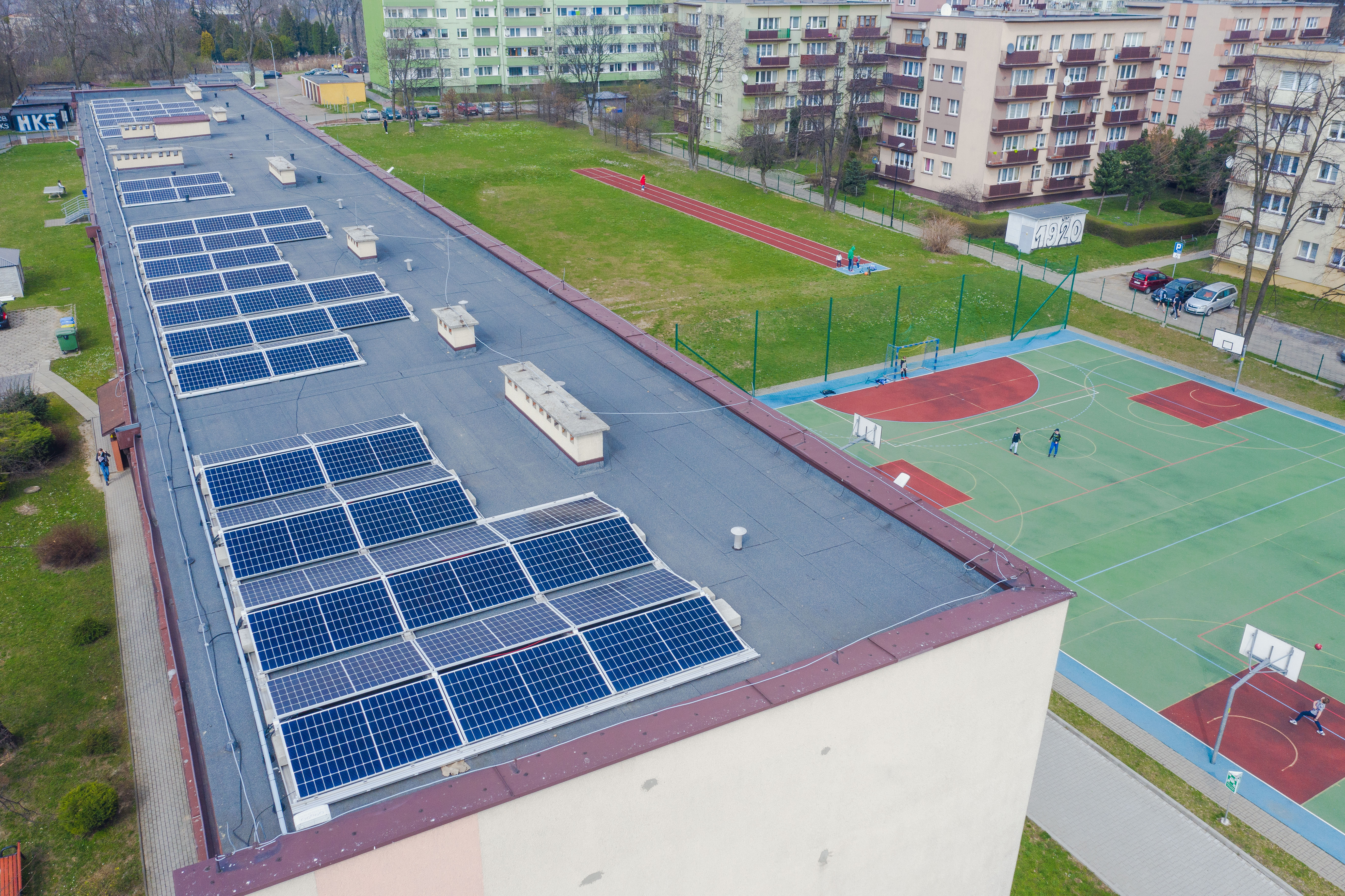 Fotowoltaika na kolejnych szkołach