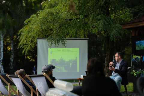 Dr Marcin Wądołowski podczas prelekcji.