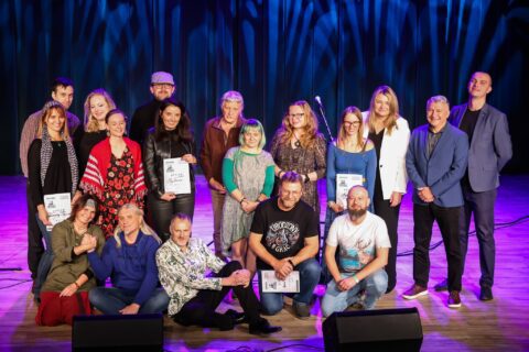 Laureaci i organizatorzy Ogólnopolskiego Przeglądu Piosenki Autorskiej i Poetyckiej „Michałki”