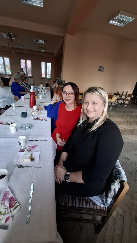 W spotkaniu uczestniczyły Sabina Miland – reprezentująca Wydział Polityki Społecznej UM i Elżbieta Nieszporek – Pełnomocnik ds. organizacji pozarządowych UM 