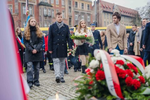 Młodzieżowa Rada Miasta podczas obchodów 11. listopada