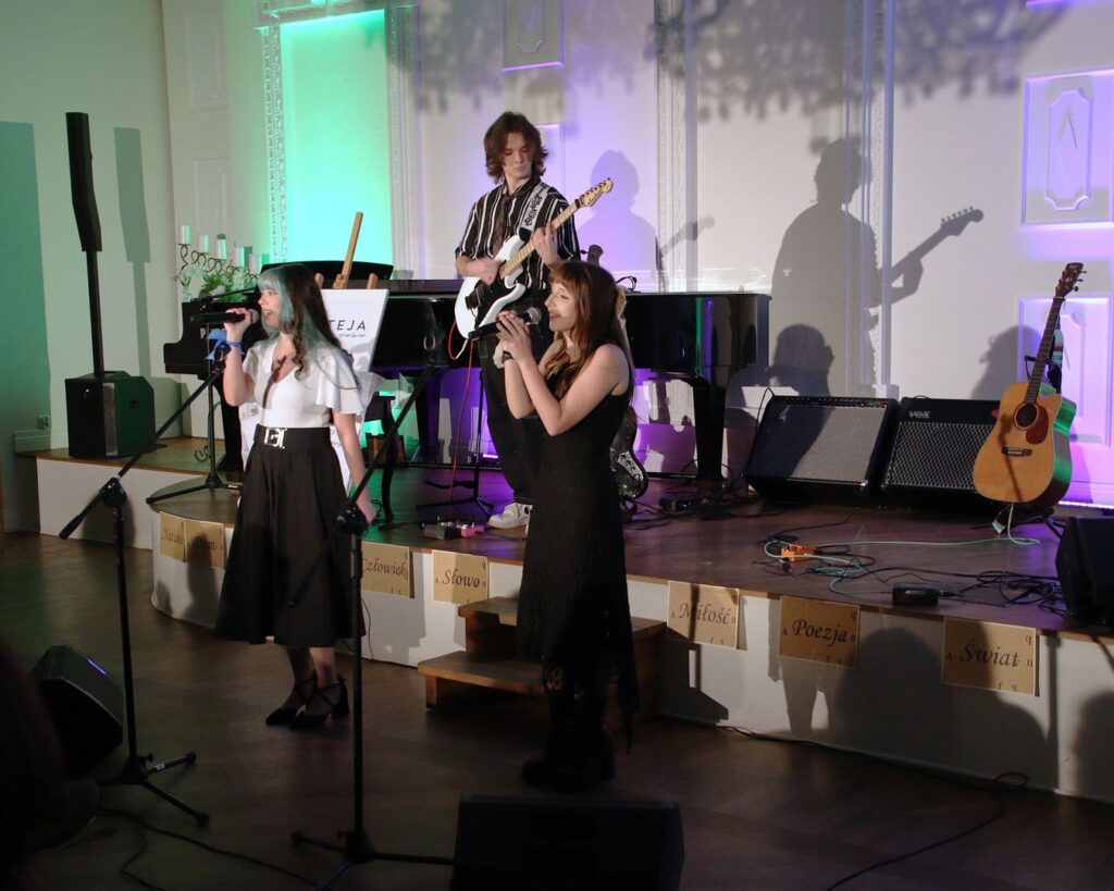 Liryczny występ uczennic