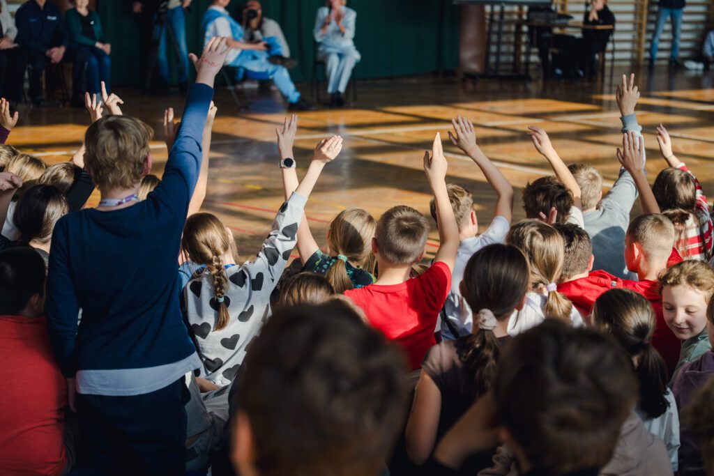 Uczniowie SP 16 podczas spotkania