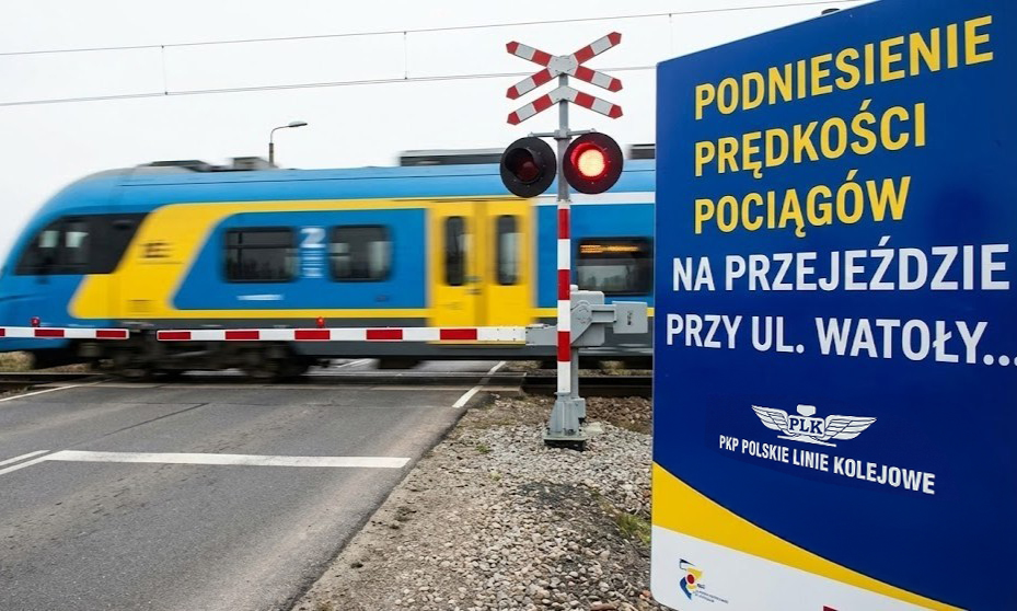 Informacja PKP: podniesienie prędkości pociągów na przejeździe kolejowym przy ul. Watoły