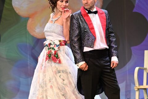 Zdjęcie ze spektaklu "Wesoła wdówka"