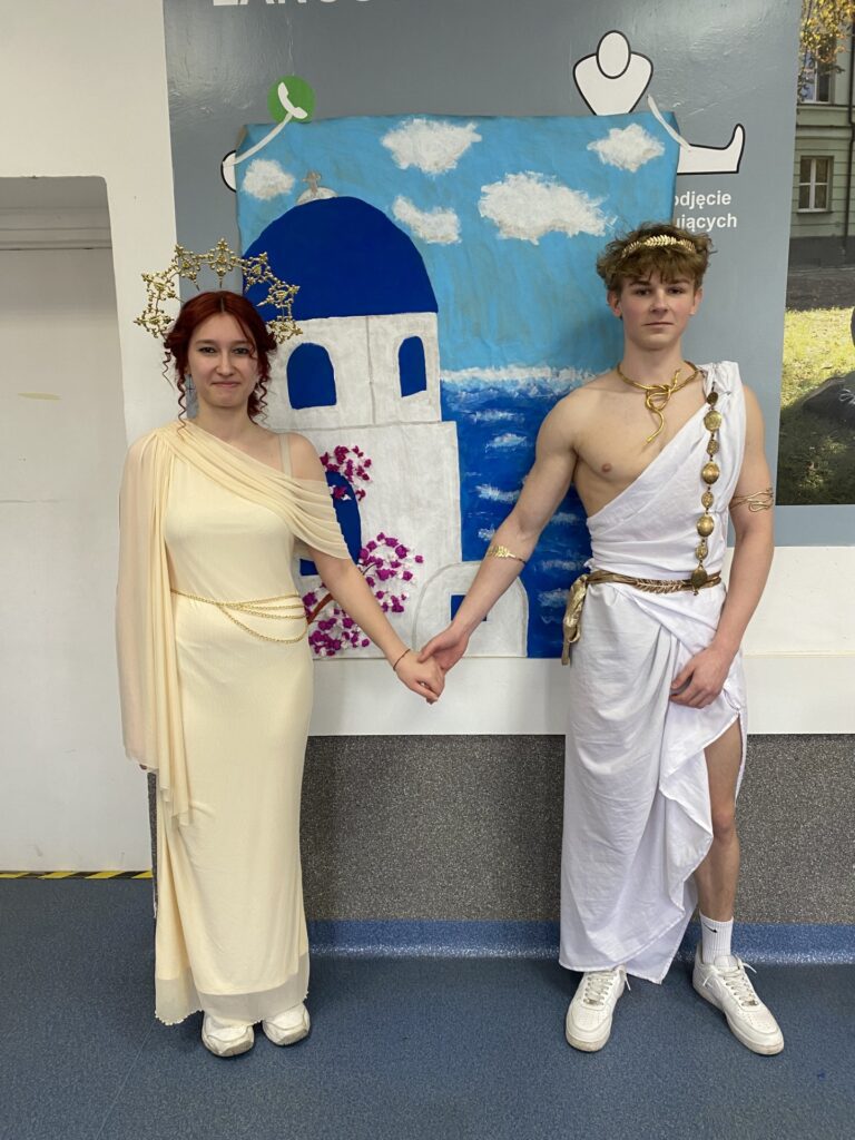 Grecy – młodzież w kostiumach