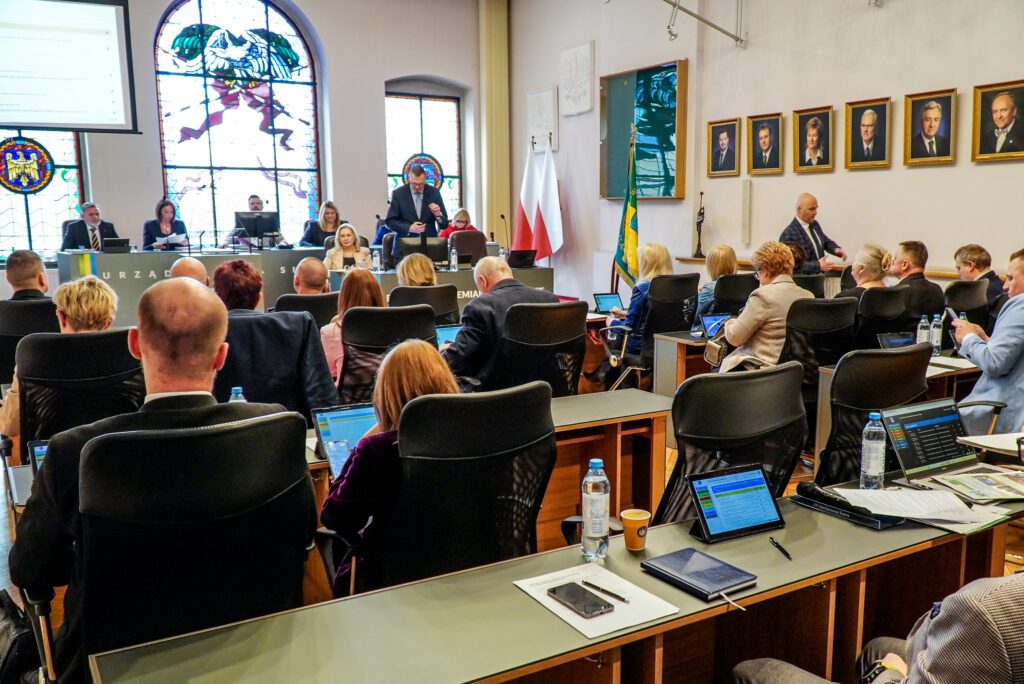 Przedstawiciele Rady Miasta Siemianowic Śląskich podczas obrad na marcowej sesji