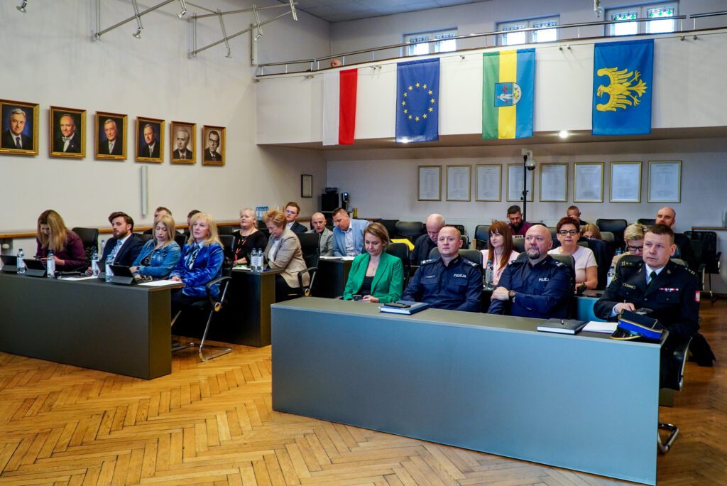 Przedstawiciele Rady Miasta Siemianowic Śląskich oraz zaproszeni goście podczas obrad na marcowej sesji.