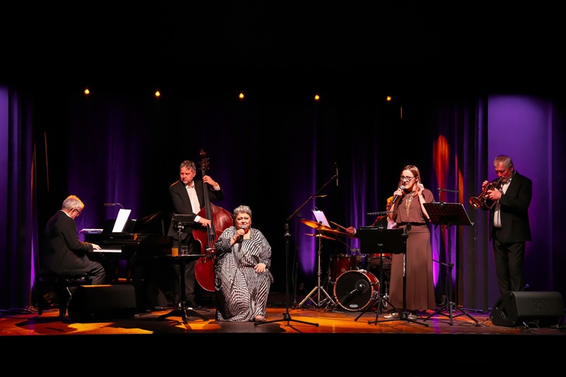 Ewa Bem na scenie SCK Bytków