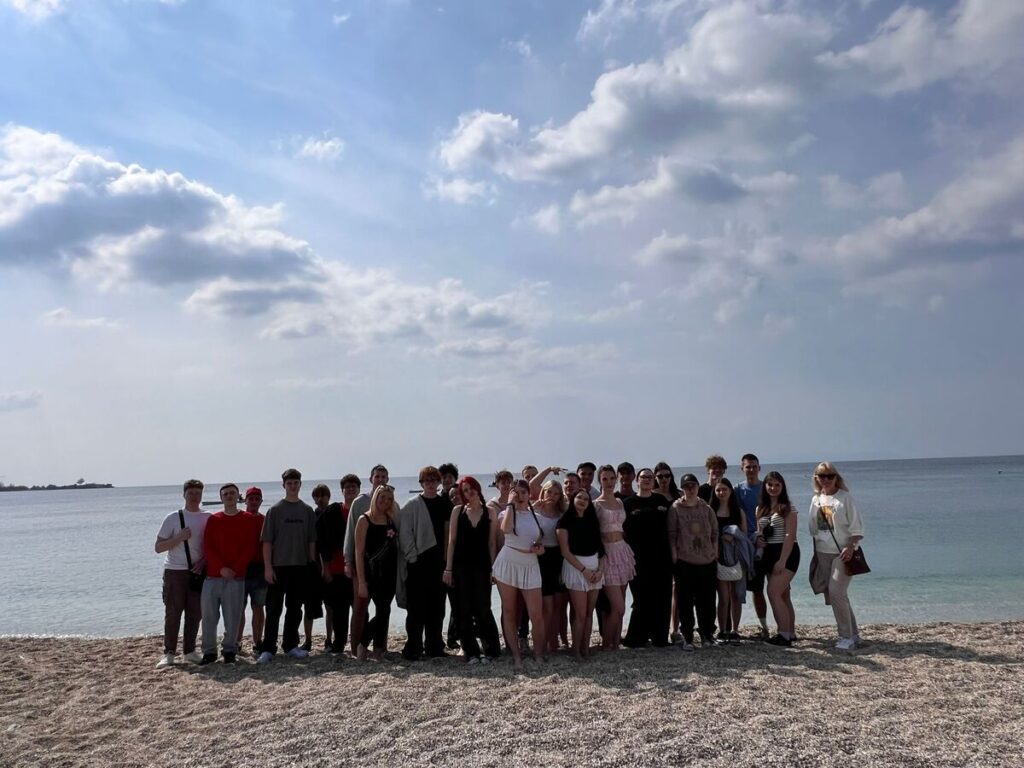 Uczniowie ZS Cogito na plaży w Atenach