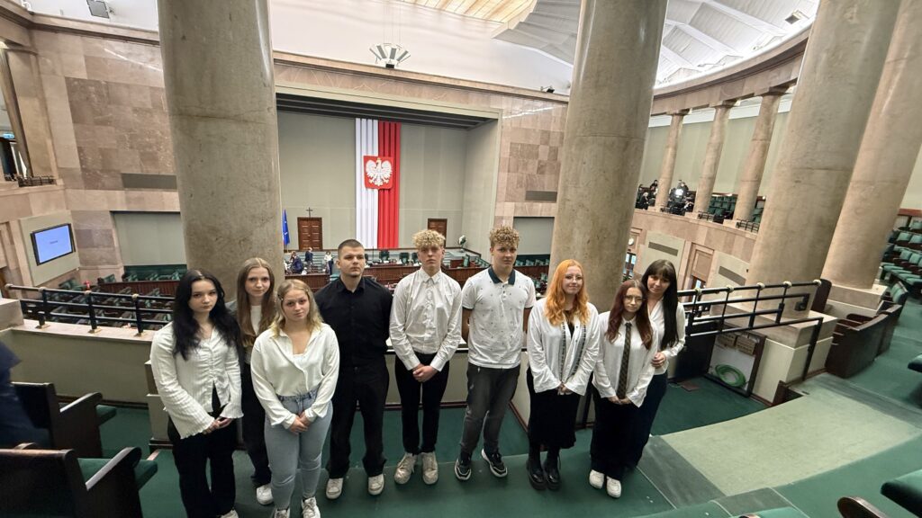 Budynek Sejmu odkrywał swoje tajemnice przed siemianowicką Młodzieżową Radą Miasta.