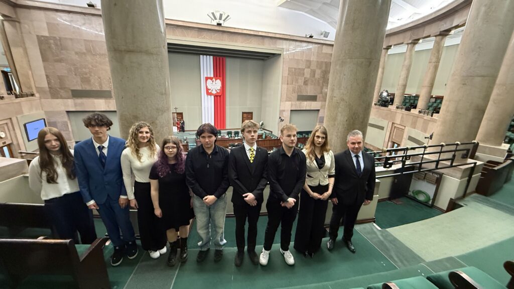 Budynek Sejmu odkrywał swoje tajemnice przed siemianowicką Młodzieżową Radą Miasta.