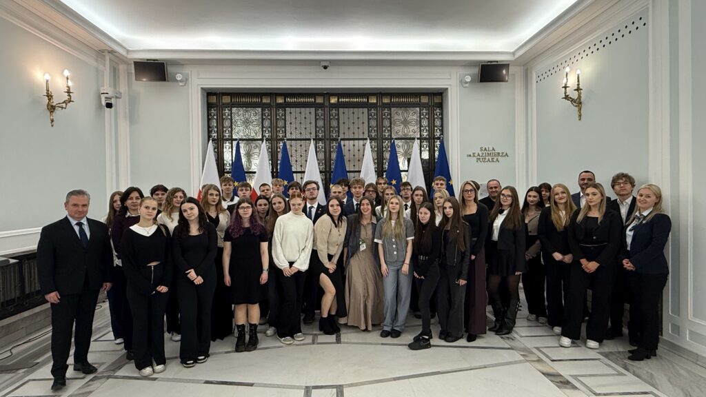 Siemianowicka Młodzieżowa Rada Miasta zwiedzała budynek sejmu RP.