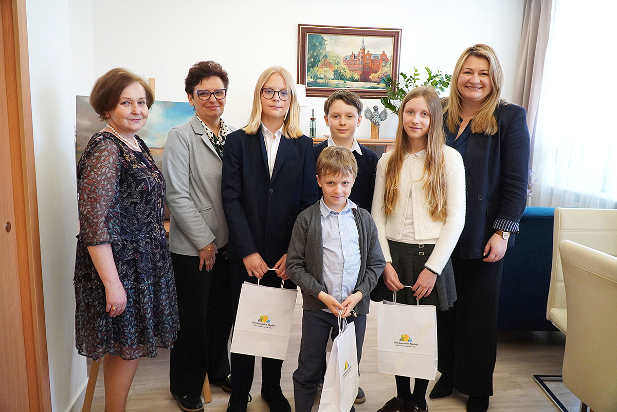 Młodzi szachiści z SP 6 Mistrzami Województwa – oficjalne spotkanie w Ratuszu