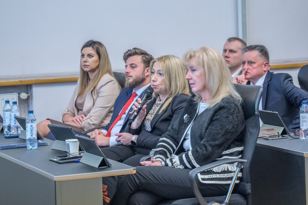 Radni zadaja pytania