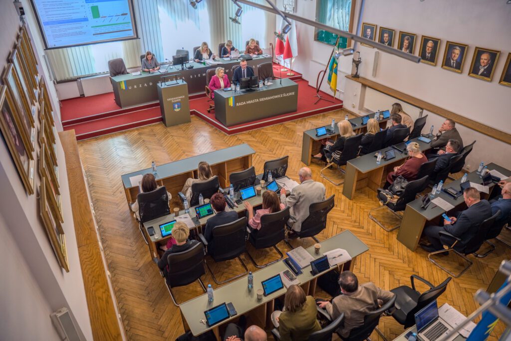 Radni na sali sesyjnej podczas obrad