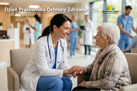 Grafika przygotowana z okazji Dnia Pracownika Ochrony Zdrowia 2026. Na zdjęciu lekarka w białym fartuchu siedzi naprzeciw starszej kobiety w przestrzeni przypominającej przychodnię lub szpital i trzyma ją za rękę podczas rozmowy. W tle widoczni są inni pracownicy medyczni. W górnej części grafiki znajduje się napis „Dzień Pracownika Ochrony Zdrowia 2026” oraz logo Siemianowic Śląskich.