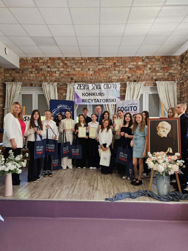 Uczestnicy Konkursu Recytatorskiego Wiosna z poezją Zbigniewa Herberta_