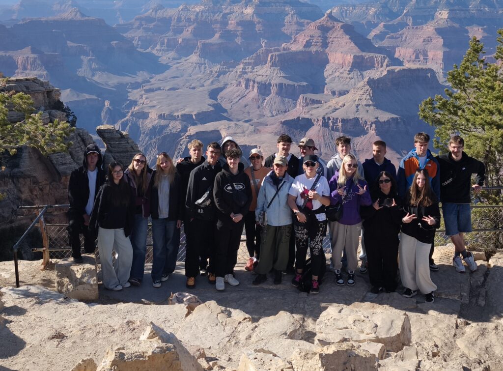 Wielki Kanion-część grupy wycieczkowiczów z I LO.