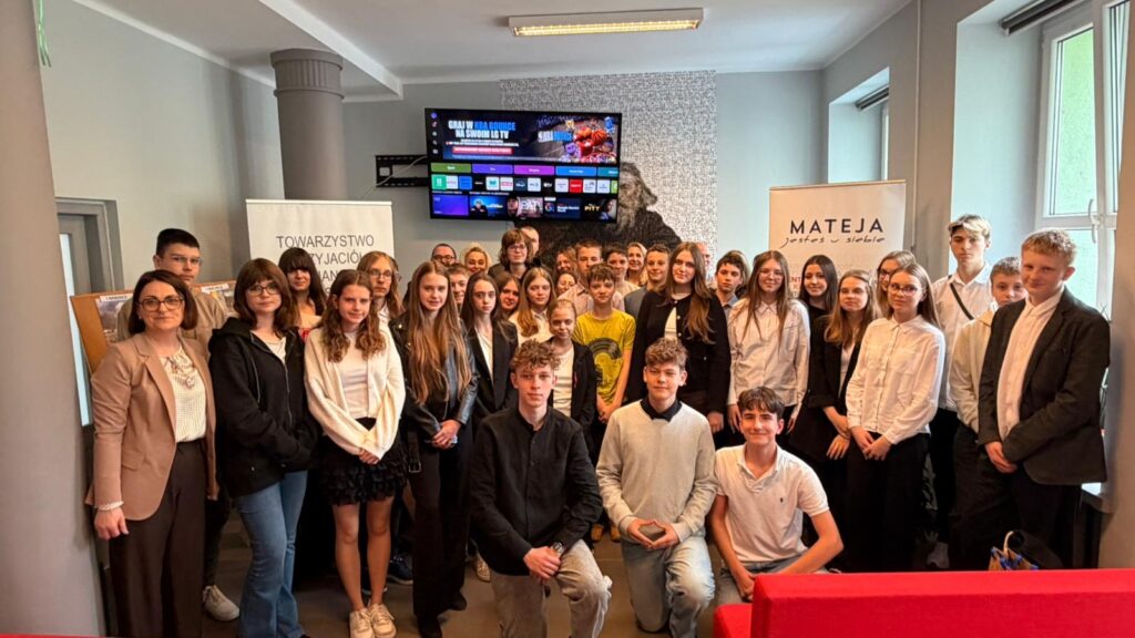 Zdjęcie grupowe uczestników i gości konkursu