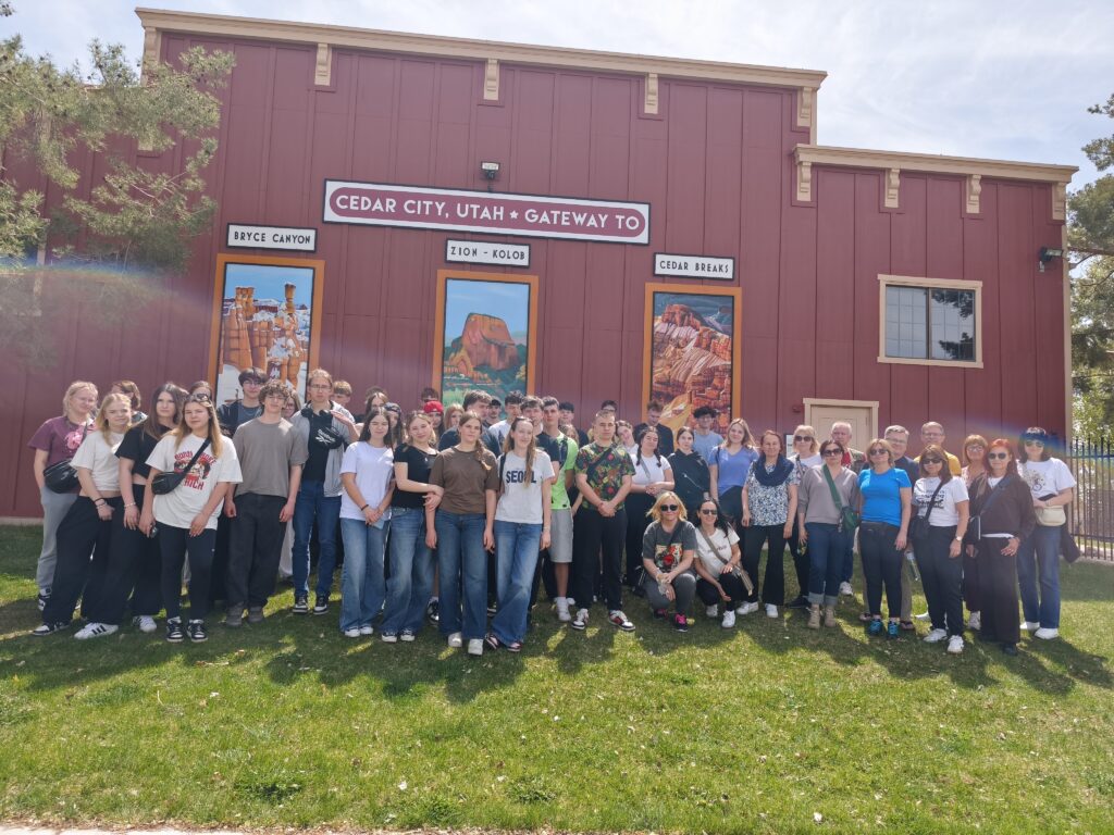 Młodzież z I LO w miasteczku Cedar.