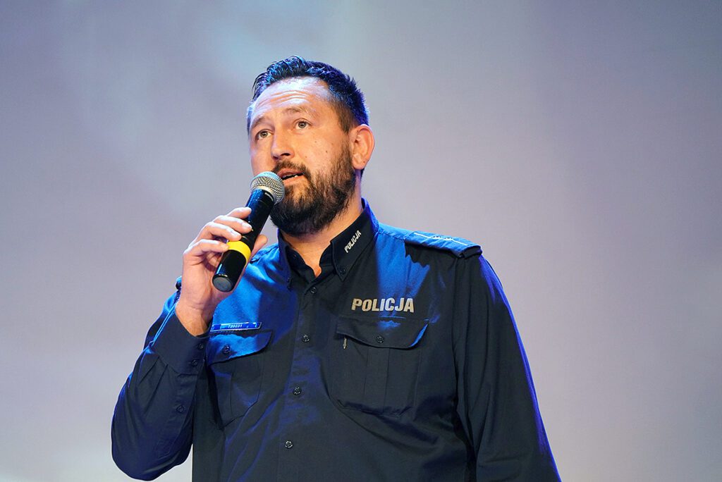 Asp. Arkadiusz Lasyk z Komendy Miejskiej Policji w Siemianowicach Śląskich - jeden z uczestników kampanii społecznej.