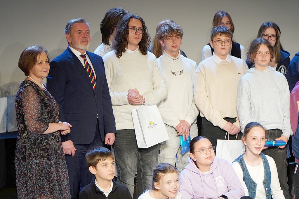 Adam Skowronek, Sekretarz Miasta wraz z laureatami konkursu.