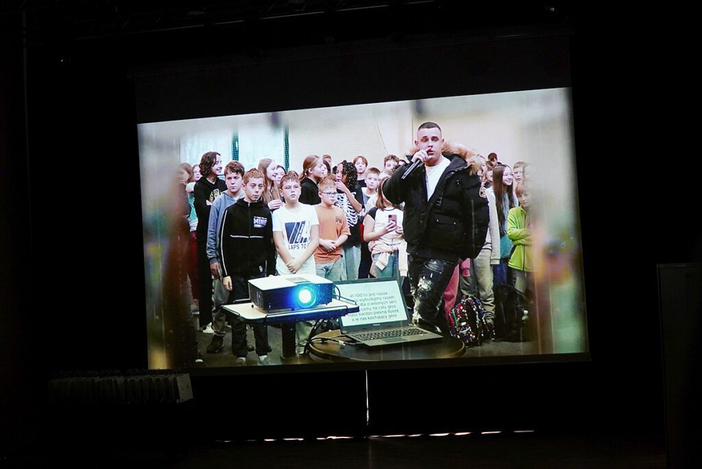 Kadr z teledysku podsumowującego kampanię społeczną.