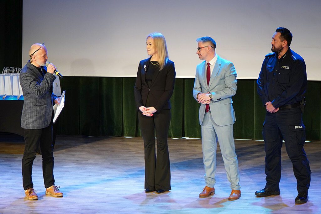 Joanna Maj (psycholog z OIK-u), Mateusz Kacy oraz asp. Arkadiusz Lasyk.