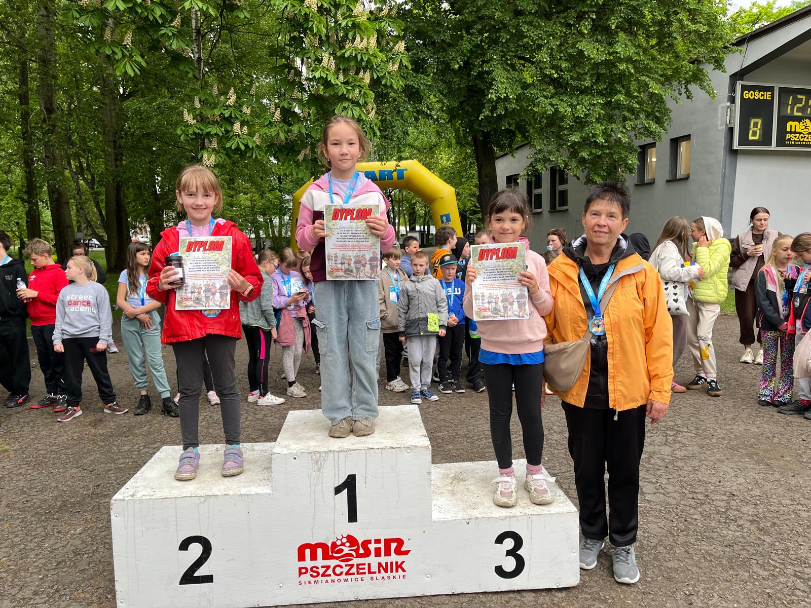 Nagrodzeni uczestnicy w kategorii klas 2 - dziewczęta